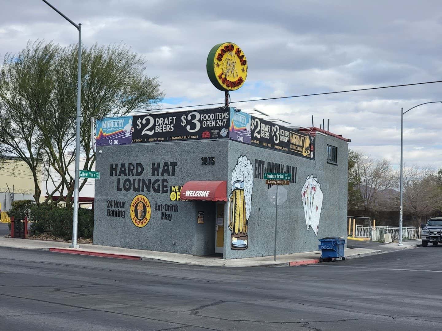 Hard Hat Lounge — Restaurants photo 1 of 5