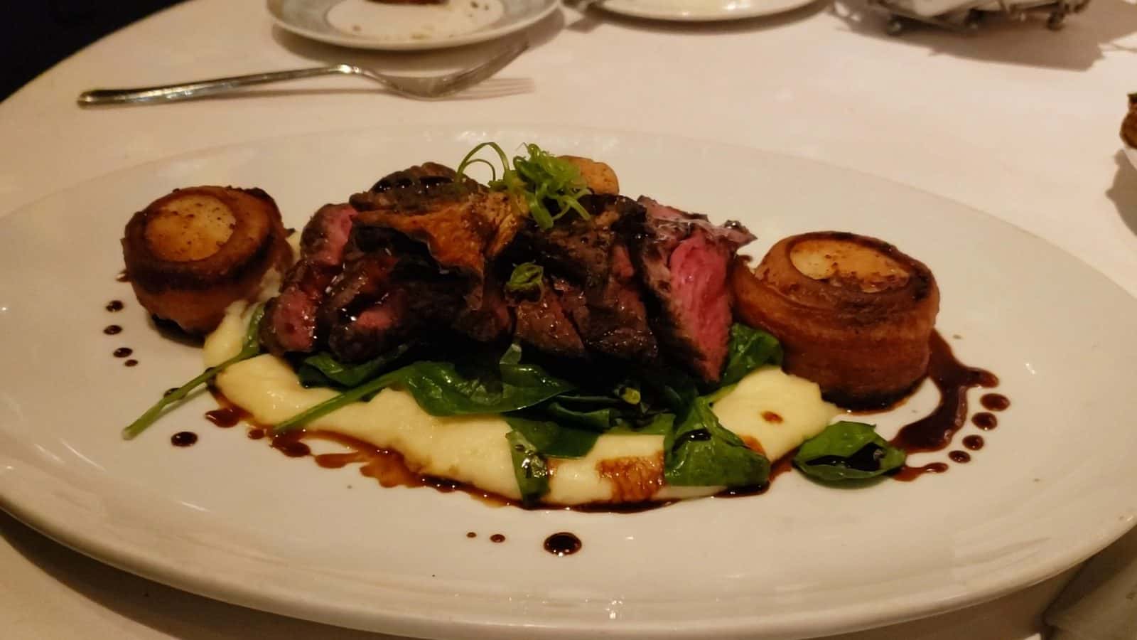 Hank's Fine Steaks & Martinis — Restaurants photo 2 of 5