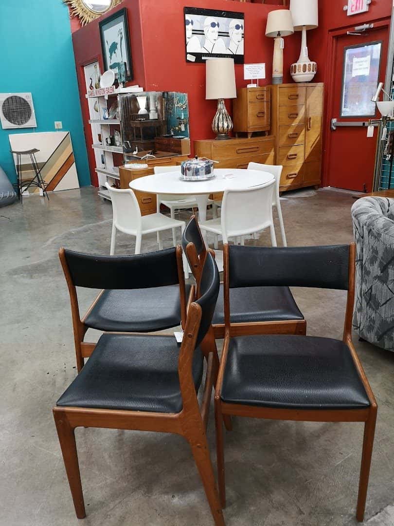 Glam Factory Vintage — Retail & Boutiques photo 2 of 5