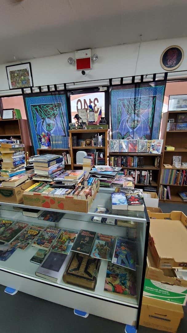 Dragon Castle Books — Retail & Boutiques photo 3 of 5
