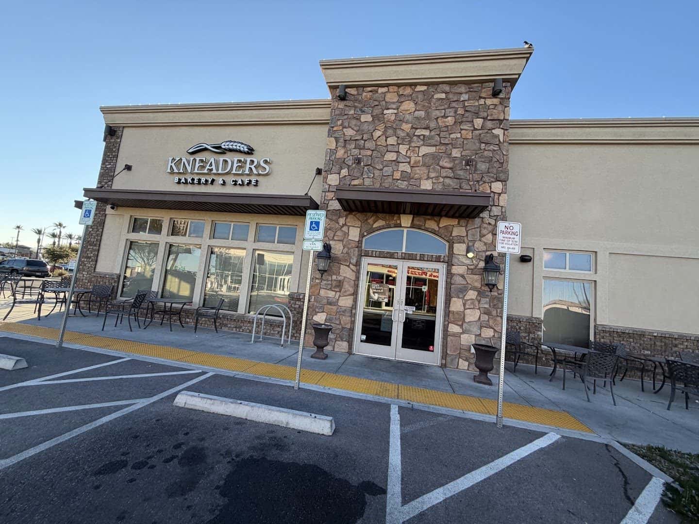 Kneaders Bakery & Cafe — Coffee Shops & Cafes photo 3 of 5