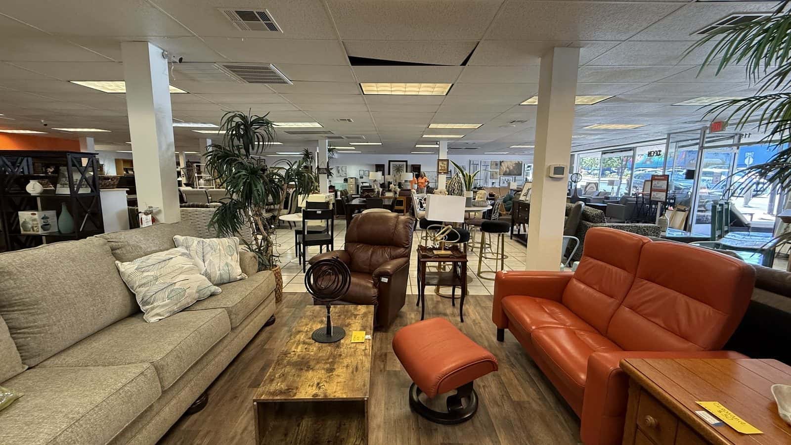 Chic & Cozy Consignment Furniture — Retail & Boutiques photo 2 of 5