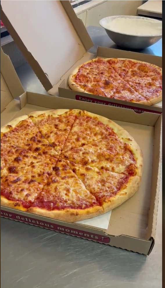 DeLucias Pizzeria — Restaurants photo 3 of 5