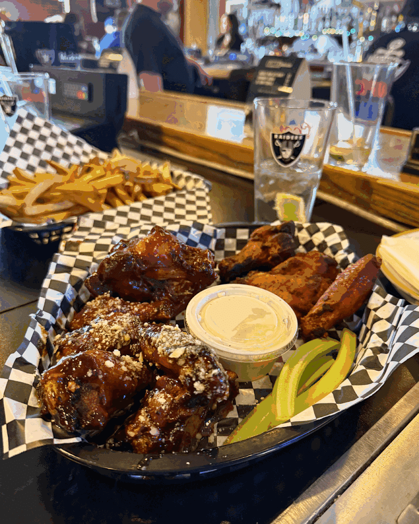 Hammers Grill & Bar — Restaurants photo 2 of 5