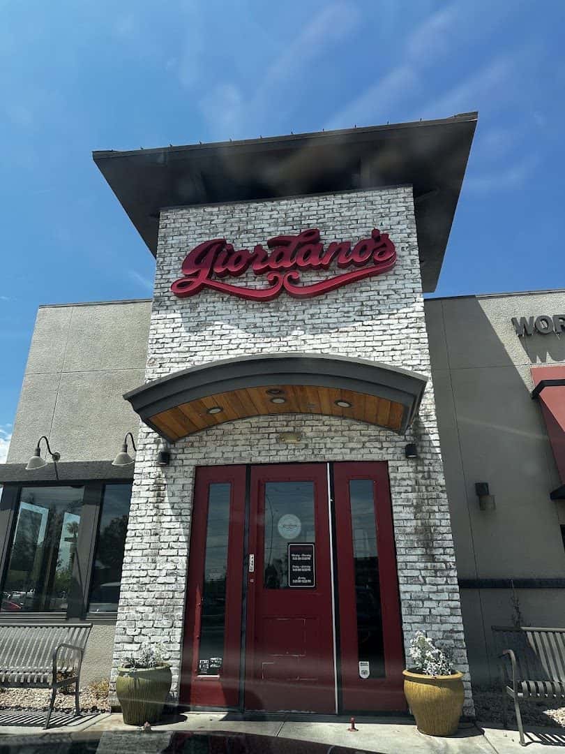 Giordano's — Restaurants photo 3 of 5