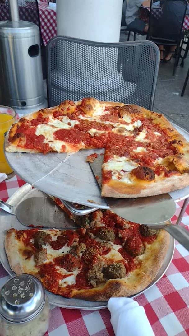 Grimaldi's Pizzeria — Restaurants photo 2 of 5
