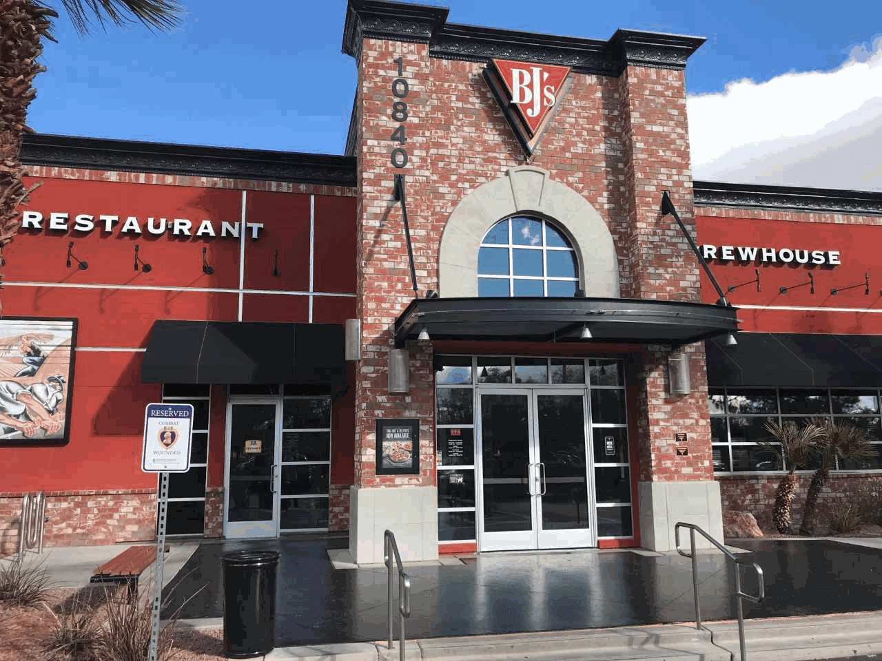 BJ's Restaurant & Brewhouse — Bakeries & Desserts photo 1 of 5