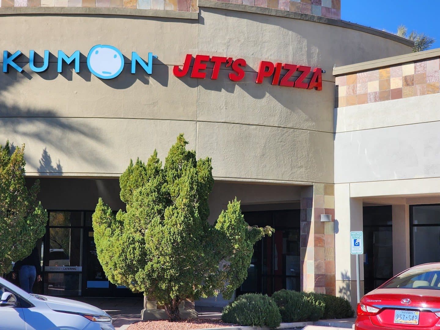 Jet's Pizza — Restaurants photo 1 of 5