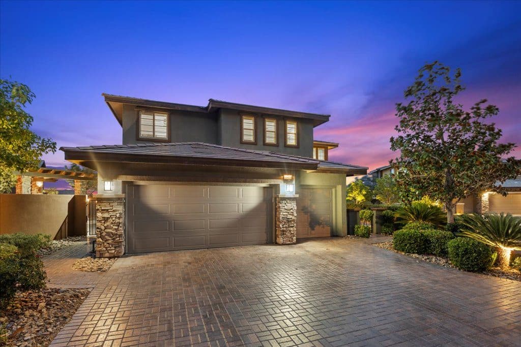 Danielle Hess Las Vegas & Henderson Luxury Real Estate Agent — Real Estate Agents photo 1 of 5