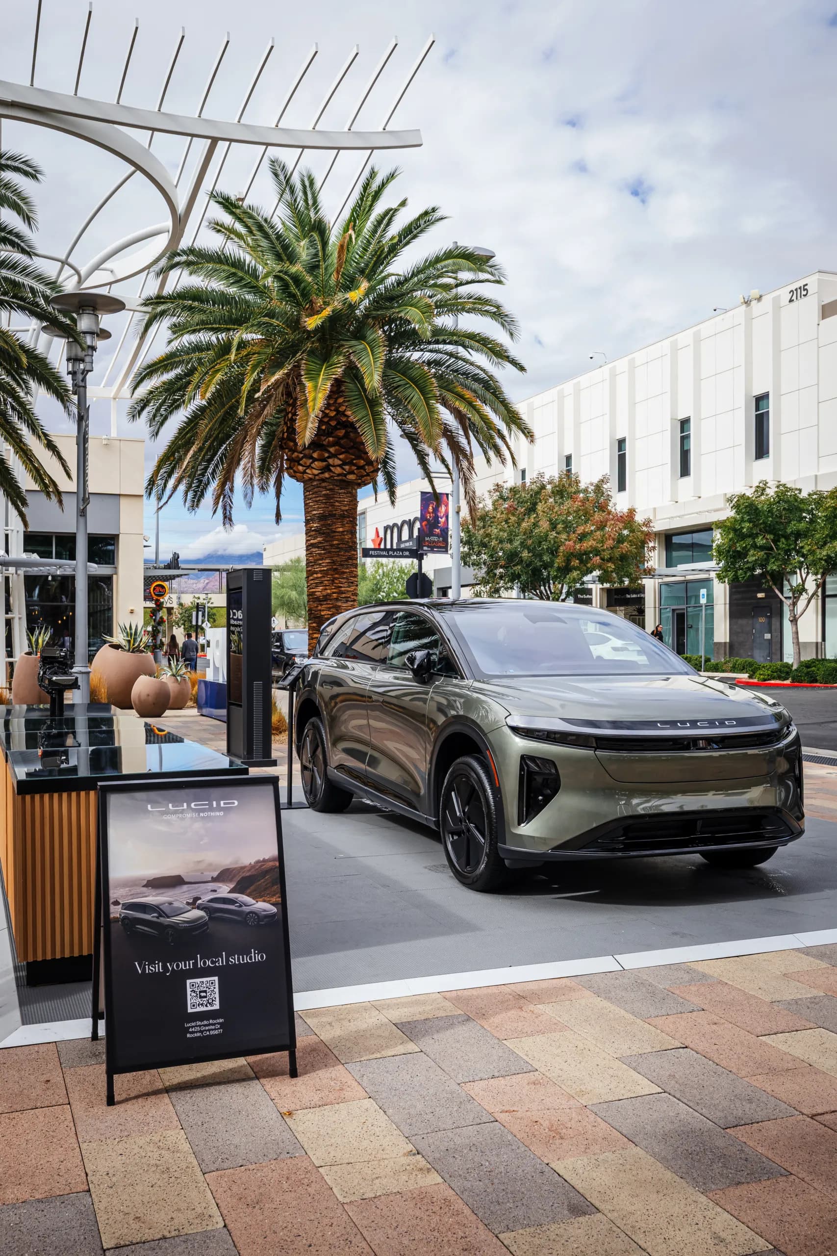 Lucid Car Display