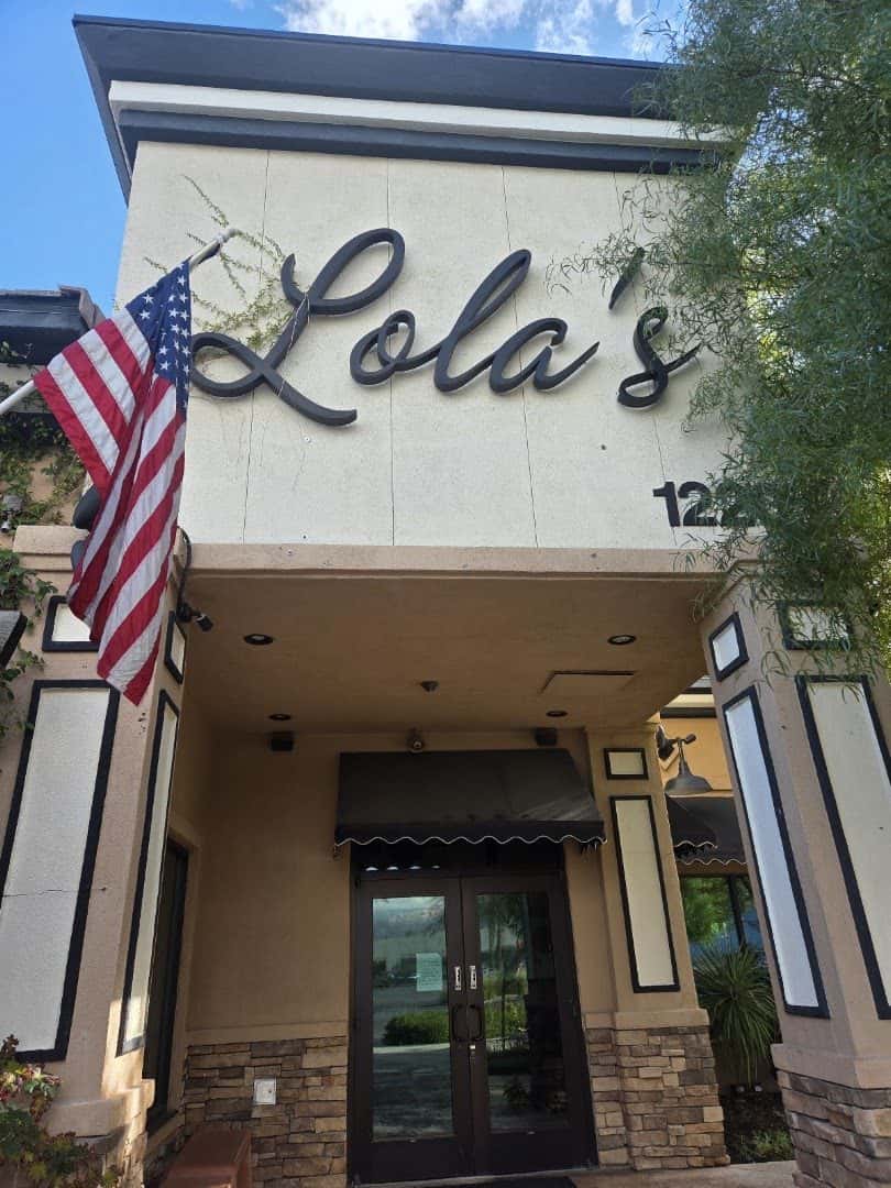 Lola's — Restaurants photo 1 of 5