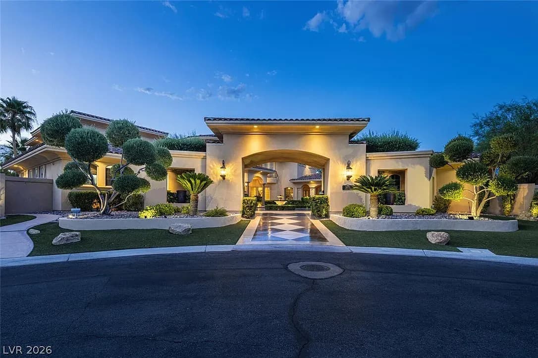 5079 Mountain Top Cir in Las Vegas, NV: Spacious Southwest Living With Modern Comfort