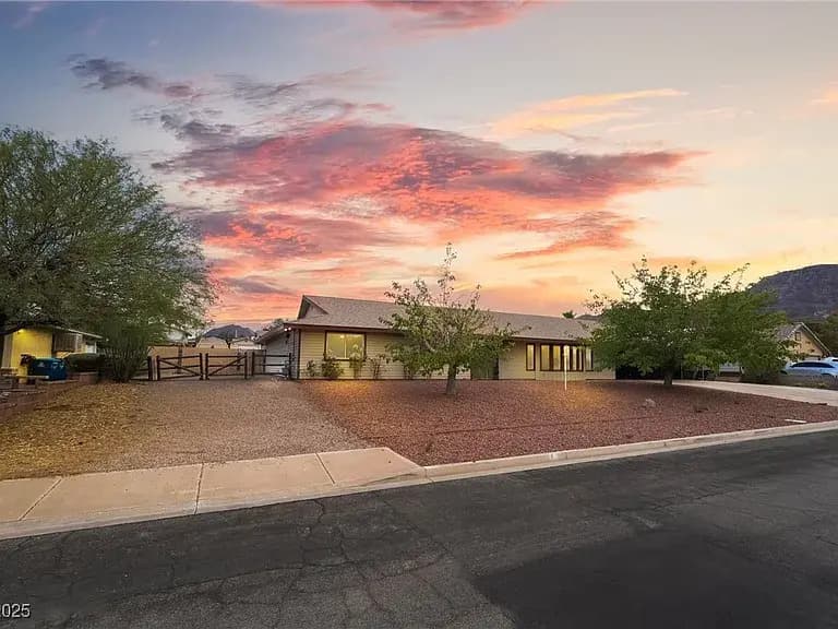 Desert Retreat with Vintage Vibes: 121 E Rancho Dr, Henderson NV Slashes Price by $10K