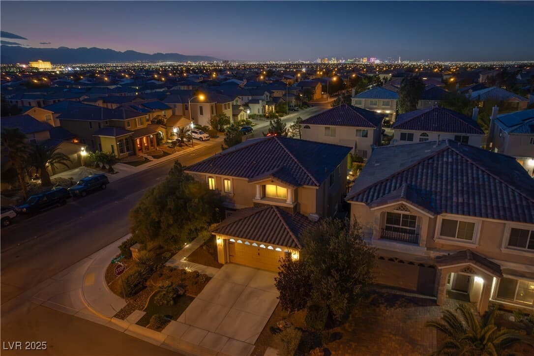 Luxe Living on a Corner Lot: Pool, Spa & Chef’s Kitchen in Silverado Court