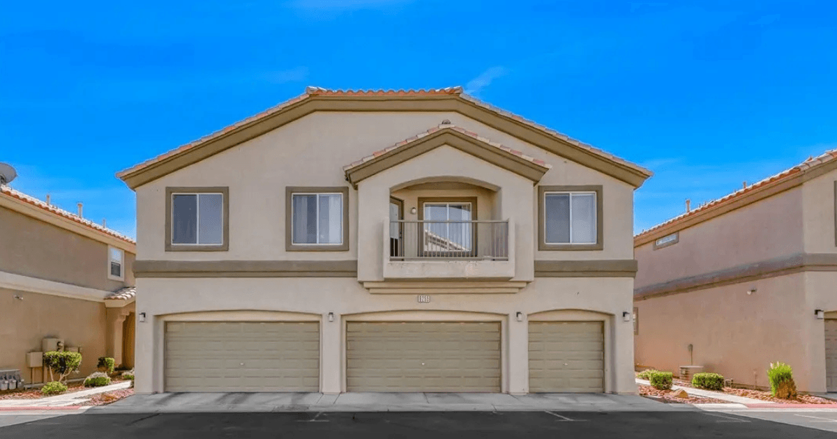Move-In Ready Comfort: Stylish Townhome in Henderson for $285K