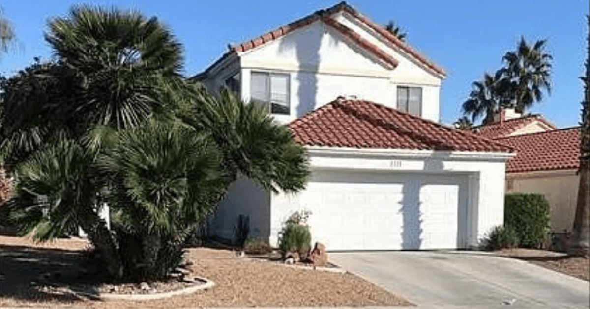Splash Zone Meets Suburbia: 2720 Knightsbridge Rd Brings Poolside Living to Green Valley South